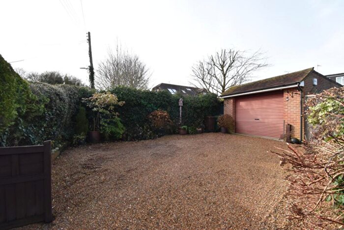 1 Bedroom Cottage For Sale In Headcorn Road, Platts Heath, ME17