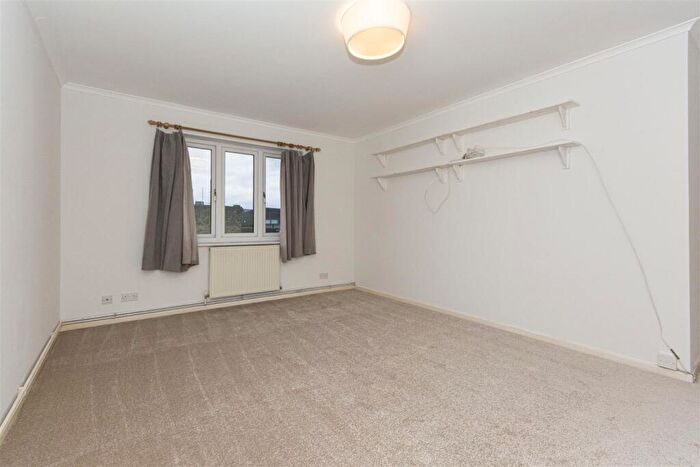2 Bedroom Flat To Rent In Dewar Street, Peckham Rye, SE15