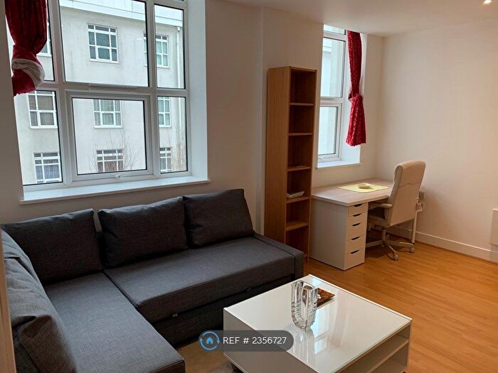1 Bedroom Flat To Rent In Bromyard House, London, W3
