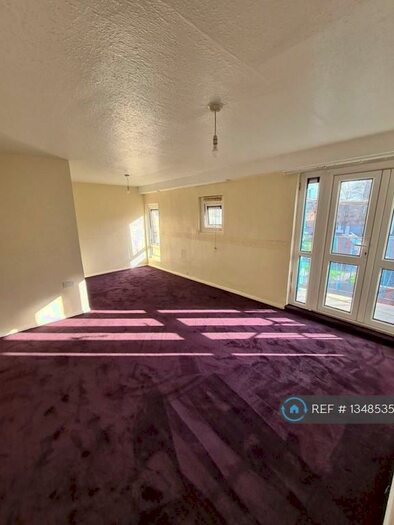 3 Bedroom Maisonette To Rent In Ottawa Road, Leicester, LE1