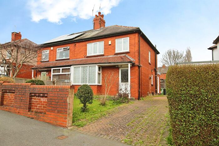 3 Bedroom Semi Detached House For Sale In Wensley Drive, Leeds, LS7