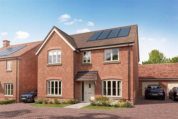 4 Bedroom Detached House For Sale In Desborough Road, Rothwell, Kettering, NN14