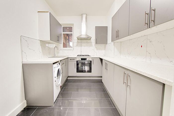 3 Bedroom Terraced House To Rent In Aurelia Road, Croydon, CR0