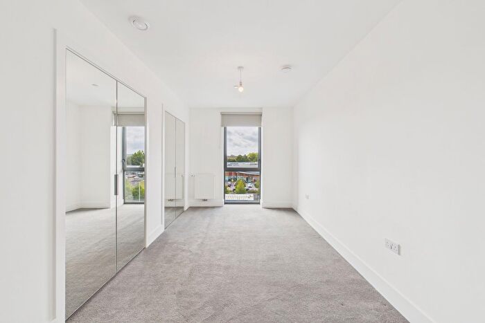 2 Bedroom Flat To Rent In Ascot Road, Watford, WD18