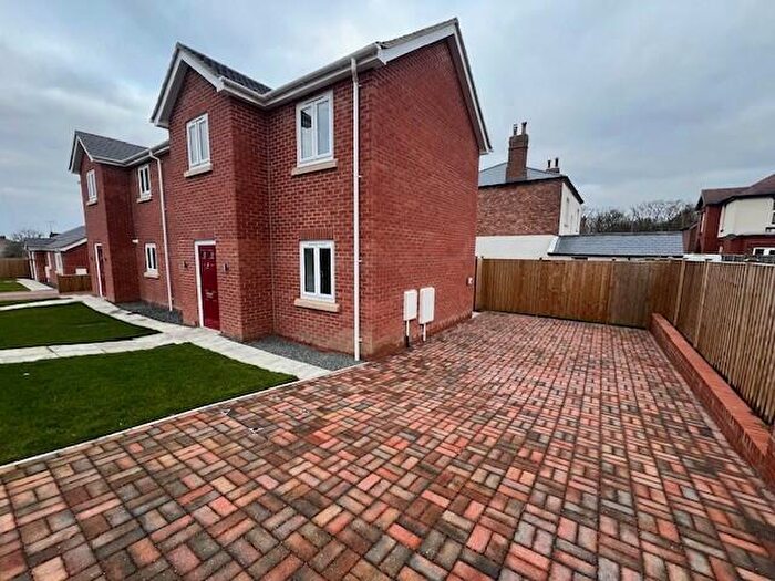 3 Bedroom Semi-Detached House To Rent In Hall Street, Castle Gresley, DE11