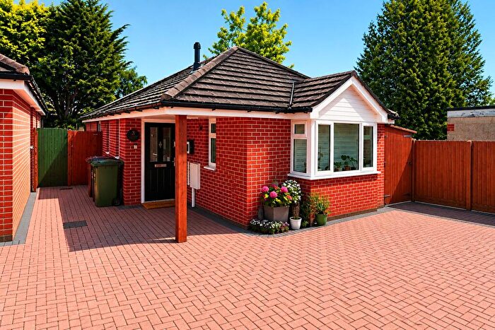 3 Bedroom Detached Bungalow For Sale In Fern Close, Kanes Hill, Southampton, Hampshire, SO19