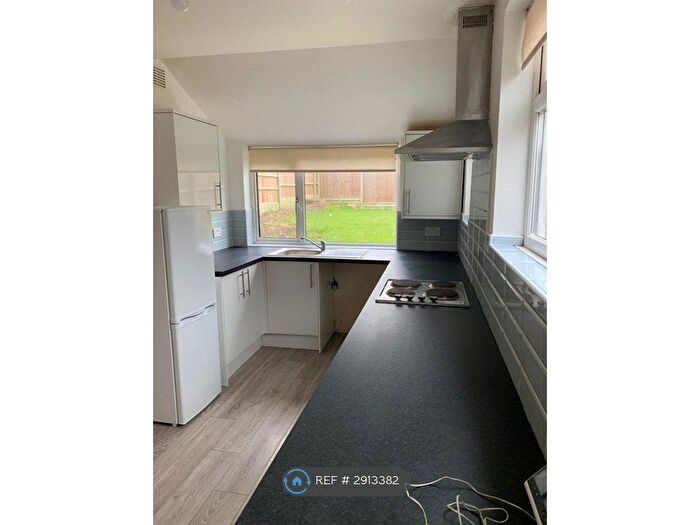 5 Bedroom Detached House To Rent In Hillborough Road, Luton, LU1