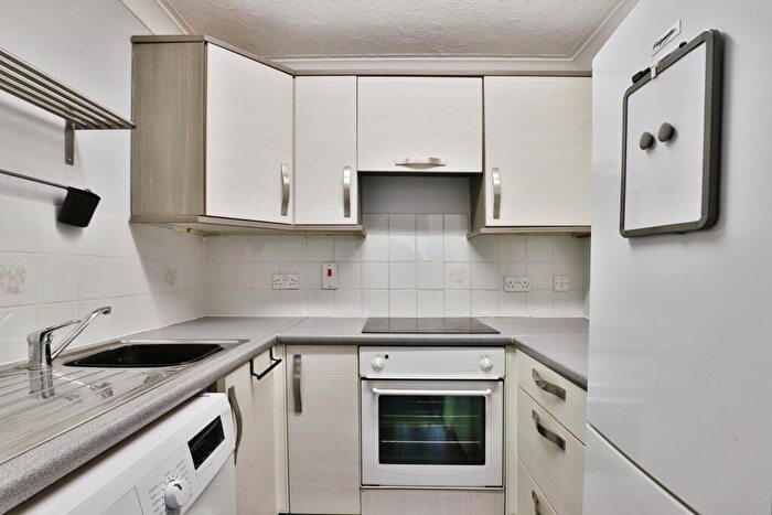 1 Bedroom Flat For Sale In Cleveland Road, Bournemouth, Dorset, BH1