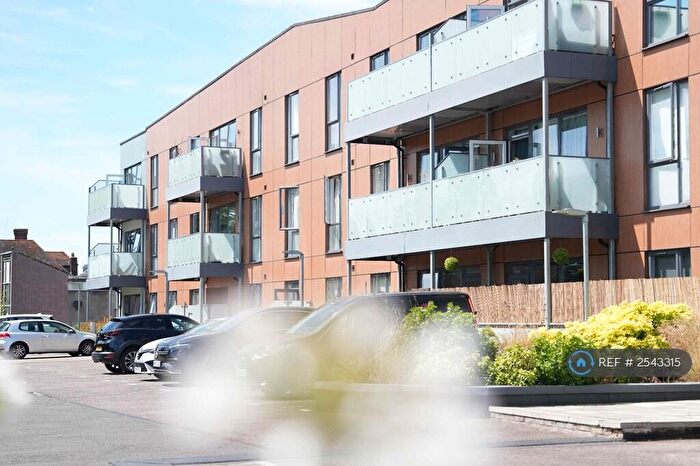 2 Bedroom Flat To Rent In Summit House, West Wickham, BR4