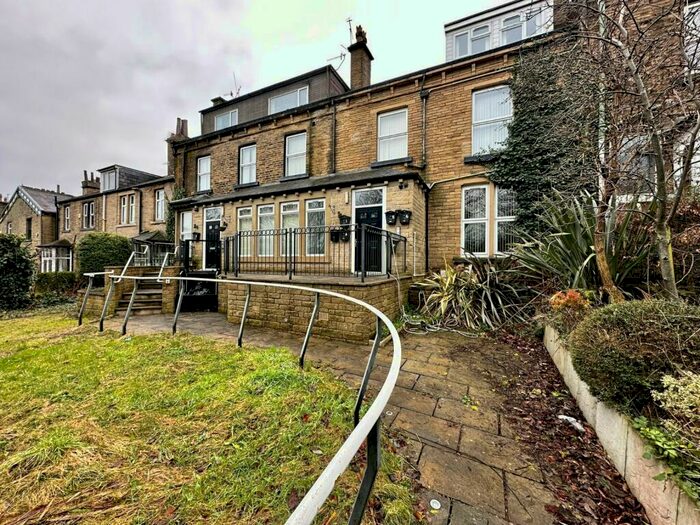 1 Bedroom Flat To Rent In Kirkgate, Shipley, Uk, BD18