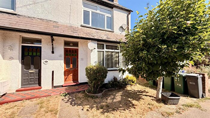 1 Bedroom Apartment To Rent In Lyme Regis Road, Banstead, SM7