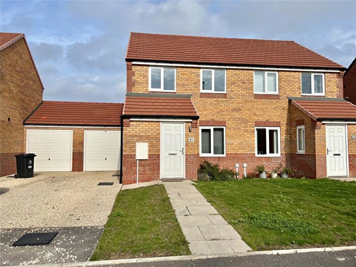 3 Bedroom Semi-Detached House For Sale In Sidings Road, Grimsby, DN31