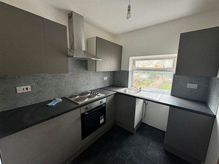 3 Bedroom Semi-Detached House To Rent In Birmingham New Road, Dudley, DY1