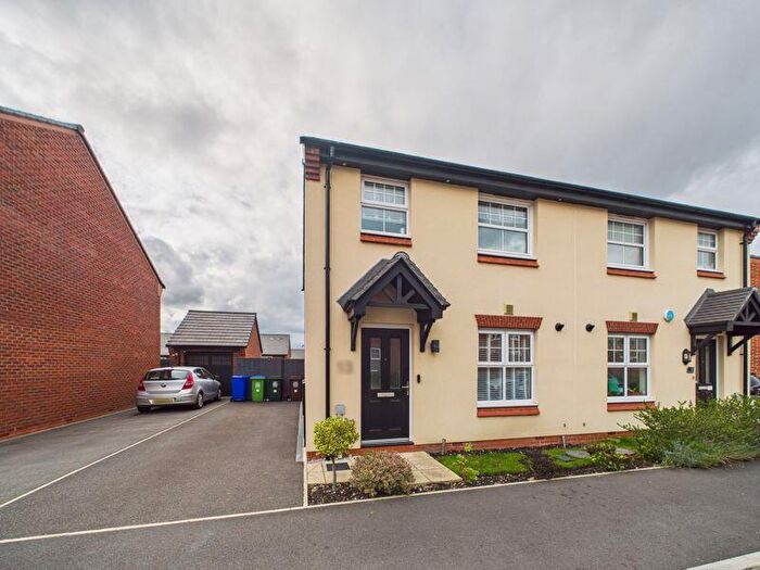 3 Bedroom Semi-Detached House For Sale In Dunnderdale Hill, Middleton, Manchester, M24