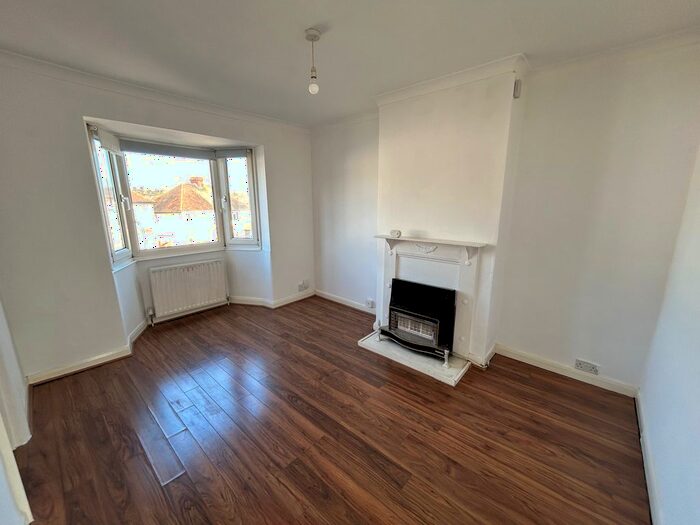 1 Bedroom Flat To Rent In Upper Flat Cedar Road, Rochester, Kent, ME2