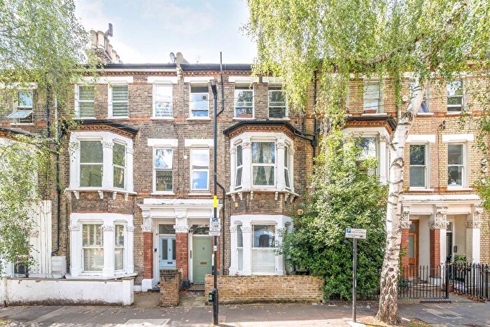 2 Bedroom Flat To Rent In St. Luke's Avenue, Clapham, SW4