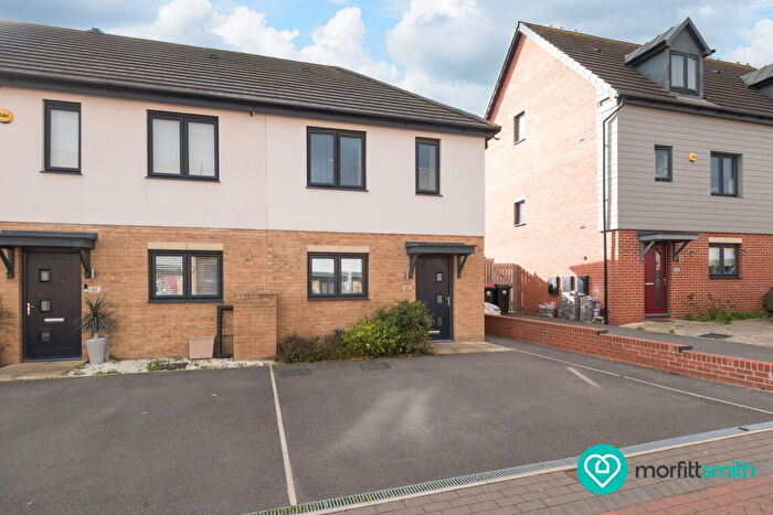 3 Bedroom End Of Terrace House For Sale In Cedar Grove, Waverley, Rotherham, S60