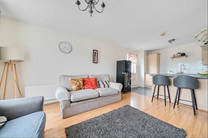 2 Bedroom Flat For Sale In Allenby Road, London, SE28