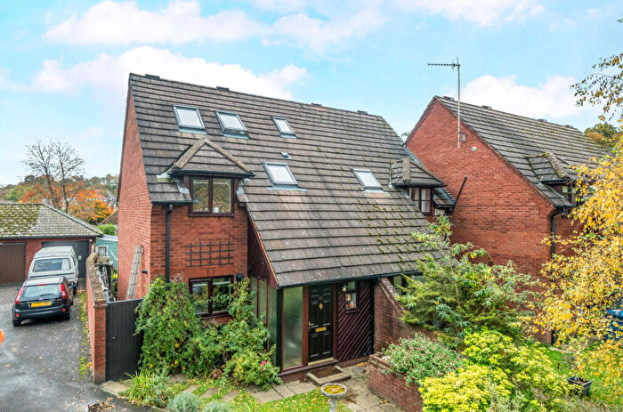 4 Bedroom End Of Terrace House For Sale In Grange Close, Godalming, Surrey, GU7