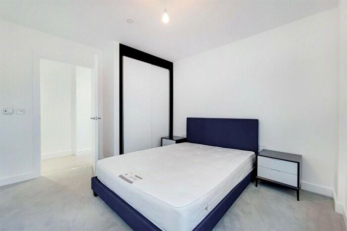 2 Bedroom Flat To Rent In Cheyne Mews, London, SW3