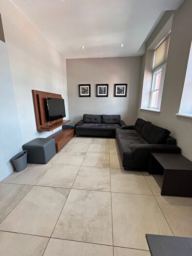 1 Bedroom Flat To Rent In Violet Avenue, Uxbridge, UB8