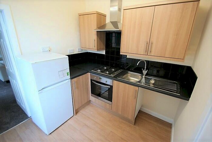 2 Bedroom Cottage To Rent In Moorland Avenue, Hyde Park, Leeds, LS6