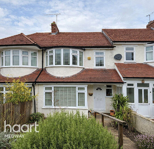 3 Bedroom Terraced House For Sale In Grosvenor Avenue, Chatham, ME4