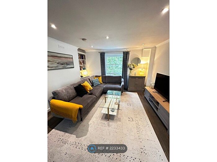 2 Bedroom Flat To Rent In Highbury Grove, London, N5