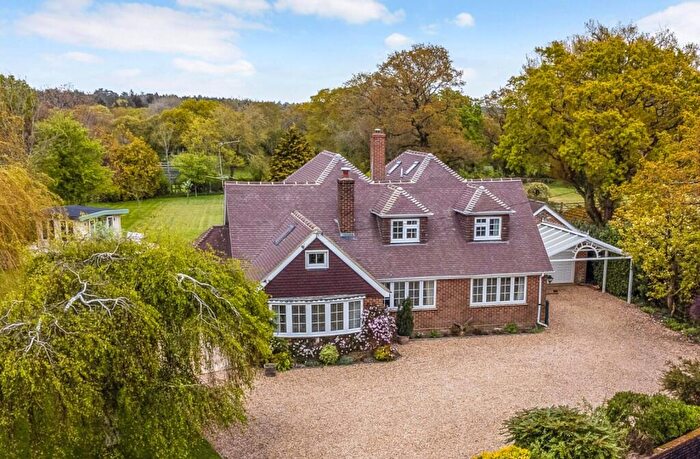 4 Bedroom Detached House For Sale In Brownhill Road, Wootton, Hampshire, BH25
