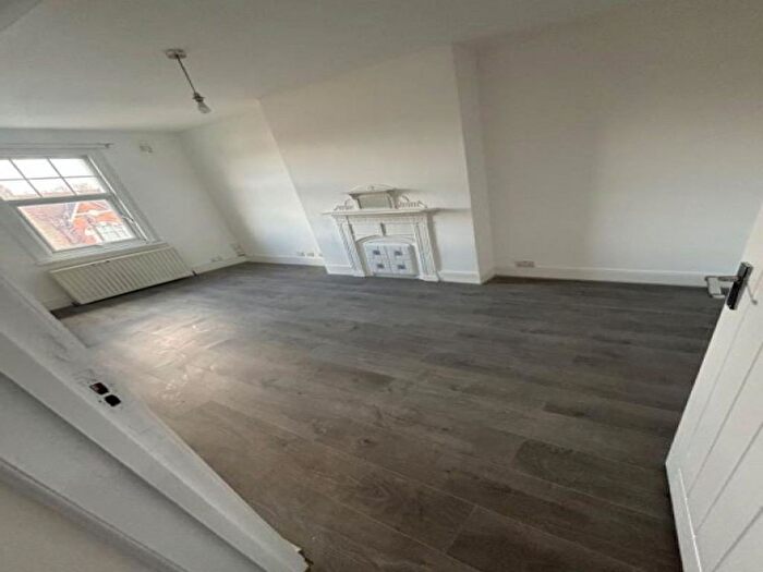 2 Bedroom Flat To Rent In Conyers Road, London, SW16