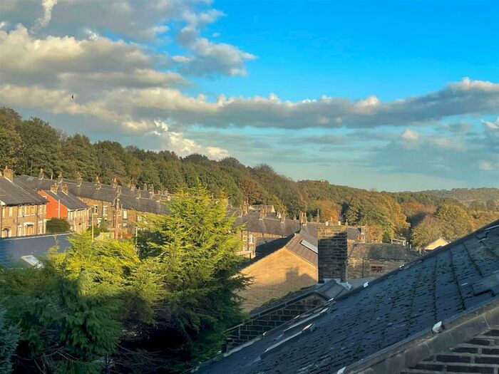 4 Bedroom Semi-Detached House To Rent In Lower Wellgate, Saddleworth Road, Greetland, HX4