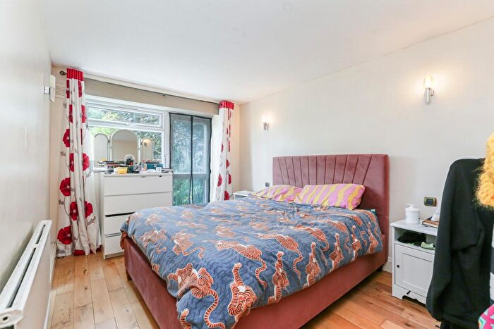 2 Bedroom Flat To Rent In Canonbie Road, London, SE23