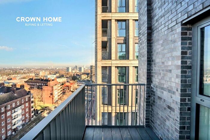 2 Bedroom Apartment To Rent In Darter Apartments, Woodberry Down, N4