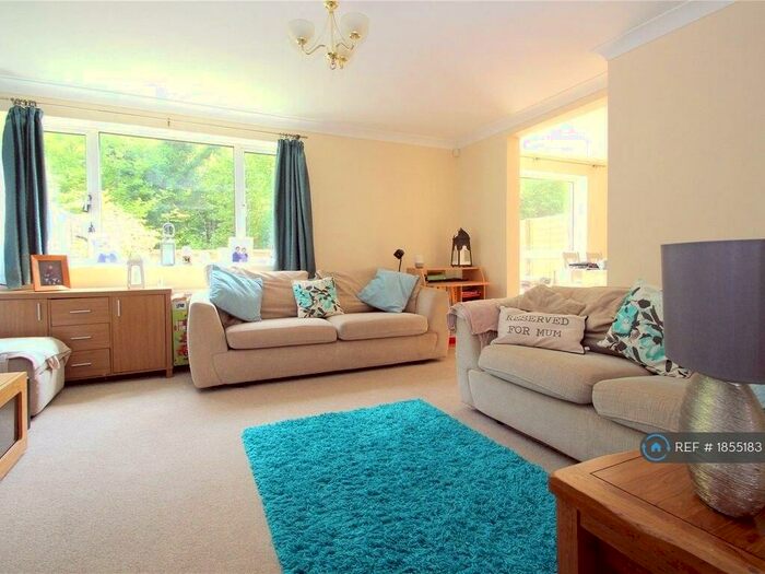 3 Bedroom Terraced House To Rent In Birchfield Close, Coulsdon, CR5