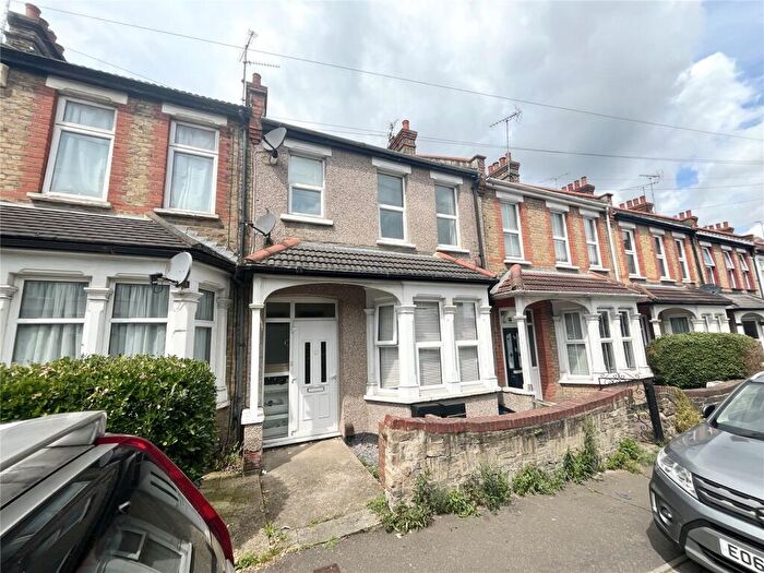 1 Bedroom Apartment To Rent In Northview Drive, Westcliff-on-Sea, Essex, SS0