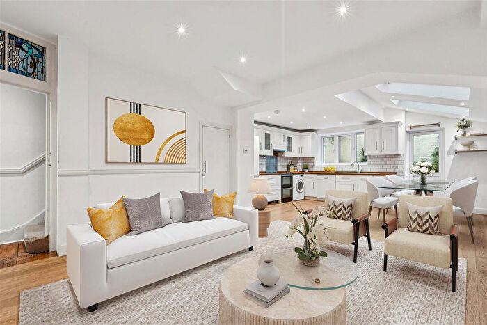 3 Bedroom Flat For Sale In Westcroft Square, London, W6