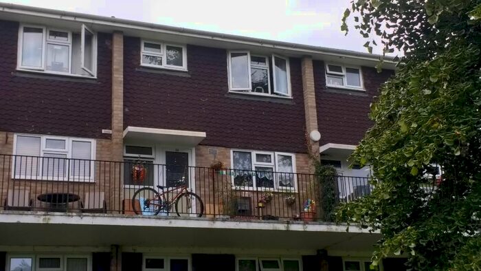 2 Bedroom Flat To Rent In Kildare Close, Bordon, GU35