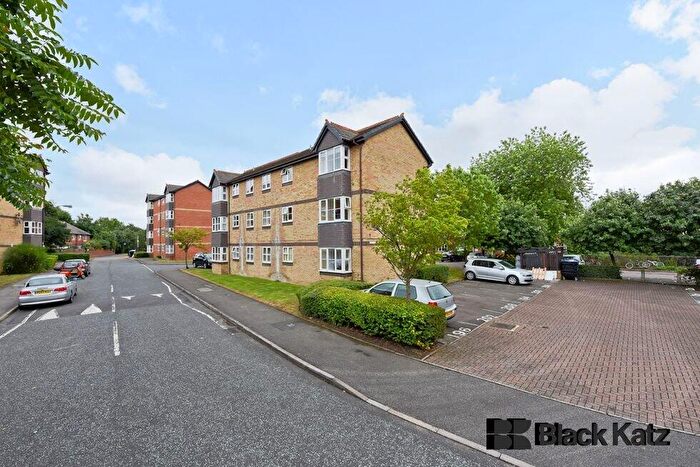 Flat To Rent In Lewis Court, Stubbs Drive, SE16