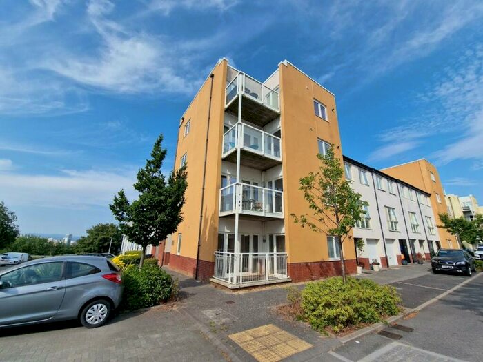 2 Bedroom Apartment To Rent In Wain Close, Penarth, CF64