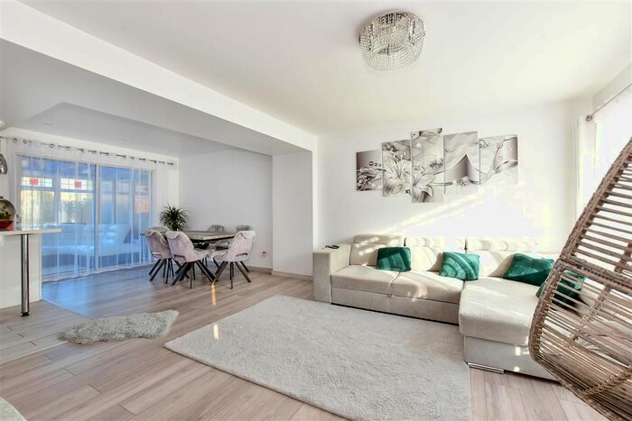 3 Bedroom Semi-Detached House For Sale In Friezland Road, Tunbridge Wells, Kent, TN4