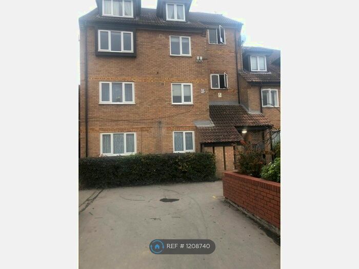 1 Bedroom Flat To Rent In Springwood Crescent, Edgware HA8