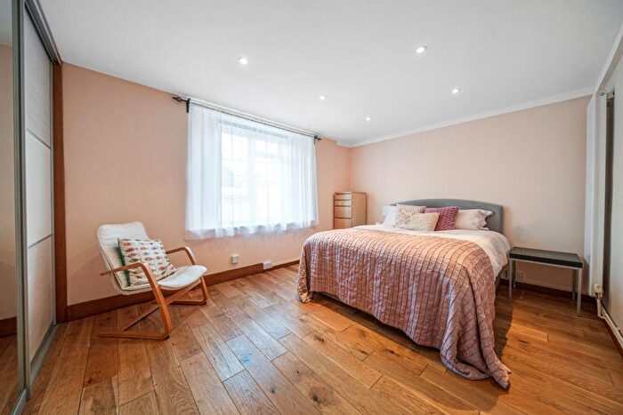 1 Bedroom Flat For Sale In Larkhall Rise, Clapham, London, SW4