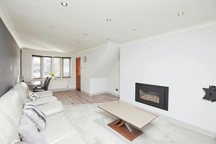 3 Bedroom Detached House For Sale In Nevis Close, Stenson Fields, Derby, DE24