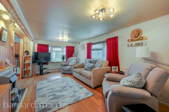 2 Bedroom Park Home For Sale In Burnt Oak Lane, Newdigate, Dorking, RH5