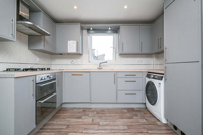 2 Bedroom Flat To Rent In Burford Gardens, Cardiff, CF11