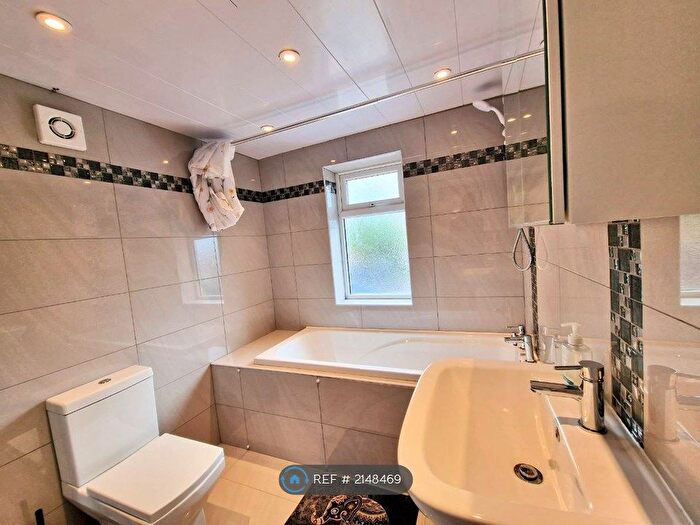 1 Bedroom Flat To Rent In Shenley Lane, Birmingham, B29