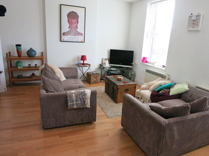 3 Bedroom Apartment To Rent In Holloway Road, London, N7