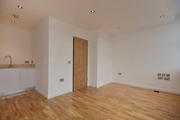 Studio To Rent In Streatham High Road, Streatham Hill, London, SW16