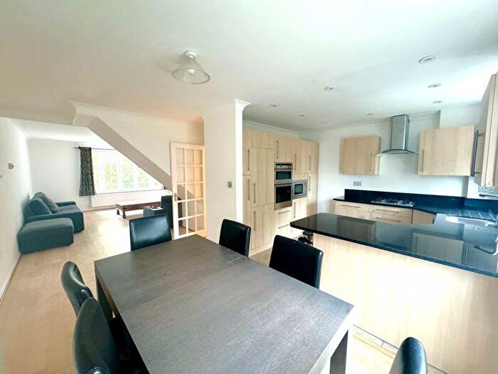 4 Bedroom Town House To Rent In Calshot Way, Enfield, EN2