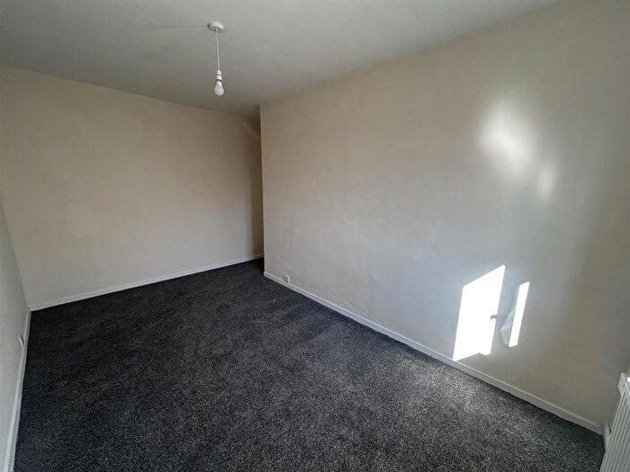 2 Bedroom Block Of Flats To Rent In Chiswell Square, London, SE3